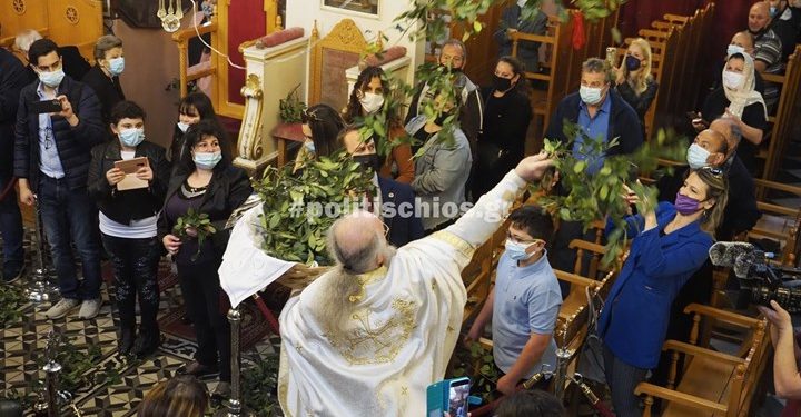 Έκανε την πρώτη Ανάσταση ο “ιπτάμενος ιερέας” που γίνεται viral κάθε χρόνο