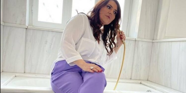 Alldaynews.gr Κατερίνα Ζαρίφη: Αδυνάτισε κι άλλο! Η φωτό με το κοστούμι που μας έκανε να σαστίσουμε