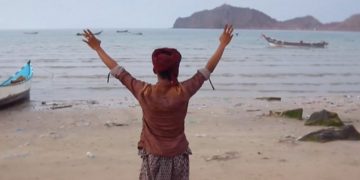 Alldaynews.gr Πάμφτωχοι ψαράδες βρήκαν τεράστιο θησαυρό στην κοιλιά φάλαινας…και η ζωή τους άλλαξε για πάντα (vid)