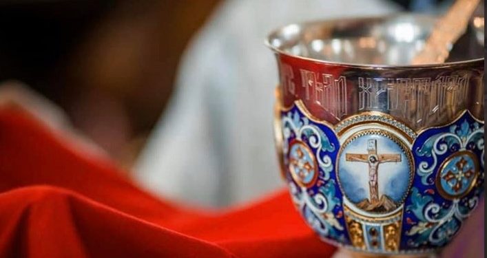 Alldaynews.gr Ιωάννινα: Σε αργία ιερέας – Χρησιμοποίησε κουταλάκια μιας χρήσης στη Θεία Κοινωνία