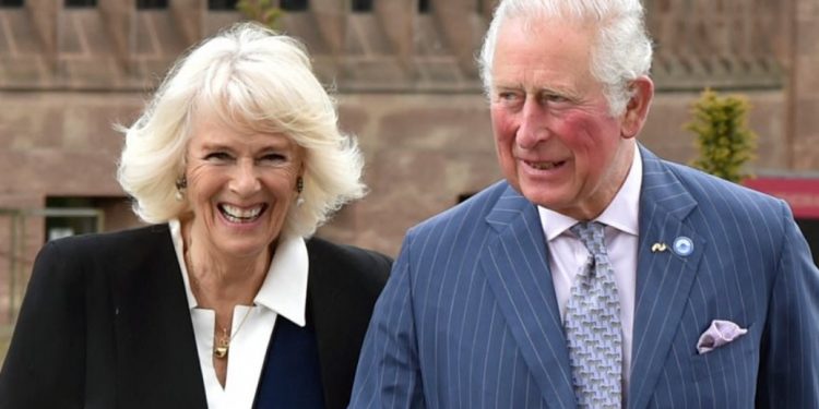 «Βόμβα» για Κάρολο-Καμίλα από 55χρονο: «Είμαι γιος σας»[Φωτογραφίες]