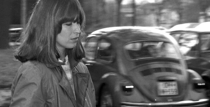 Η μητέρα που σκότωσε τον βιαστή και δολοφόνο της κόρης της, μέσα στο δικαστήριο