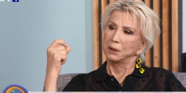 Μπέττυ Βακαλίδου: Δούλευα ως τρανς στη Συγγρού και μυαλό και η ψυχή μου ήταν στο θεατρικό που είχα δει[video]