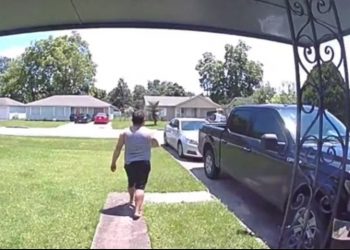 Ήθελε να χτυπήσει τον σκύλο του γείτονα και πυροβόλησε τον 5χρονο γιο της