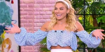 Alldaynews.gr Δύσκολη νύχτα για την Ιωάννα Μαλέσκου! Τρύπωσε σπίτι της ένα πουλί και δεν μπορούσε να το διώξει!