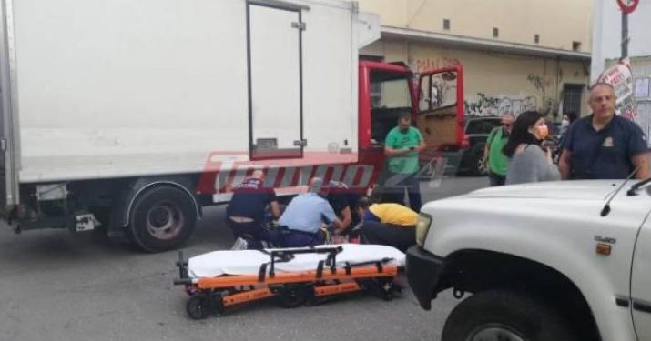 Σοκαριστικό τροχαίο στην Πάτρα: Σφηνώθηκε κάτω από φορτηγό