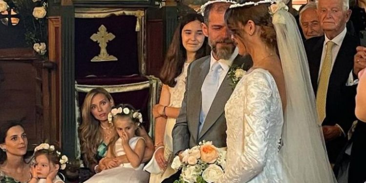 Alldaynews.gr Αντώνης Λαιμός-Μαρίκα Αράπογλου: Φωτογραφίες και βίντεο από τον λαμπερό γάμο τους στο Πάπιγκο