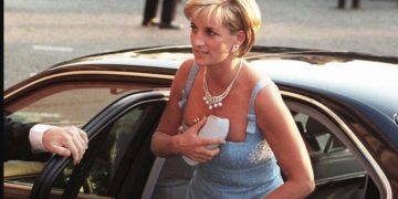 Alldaynews.gr Πριγκίπισσα Νταϊάνα: Τι έκανε για να κρύψει επίμαχα σημεία του σώματός της που δεν έπρεπε να αποκαλυφθούν