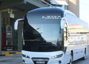 Ατύχημα με λεωφορείο του ΚΤΕΛ Λάρισας και αναστάτωση για τους επιβάτες