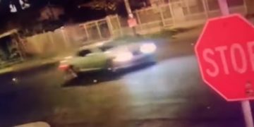 Alldaynews.gr Άγριο Έγκλημα: 37χρονος ξυλοκόπησε θανάσιμα τον πρώην της μαμάς του και τον έσερνε δεμένο από το αμάξι του