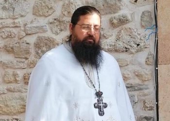 Ξεσπά ο ιερέας για τον θάνατο της 14χρονης: Το παιδί μου το σκότωσε ο γιατρός-Αύριο η κηδεία του κοριτσιού