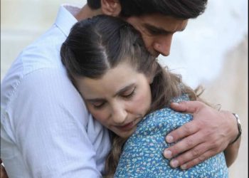 Άγριες Μέλισσες-Spoiler: Τρίτο πρόσωπο ανάμεσα σε Ελένη, Λάμπρο-Μια εγκυμοσύνη