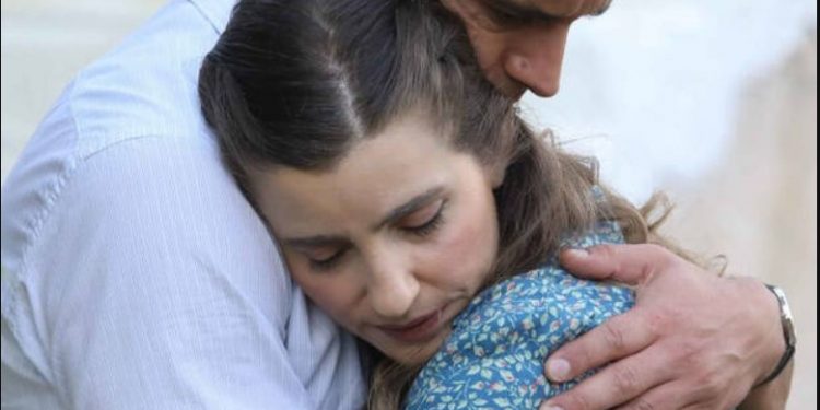 Άγριες Μέλισσες-Spoiler: Τρίτο πρόσωπο ανάμεσα σε Ελένη, Λάμπρο-Μια εγκυμοσύνη