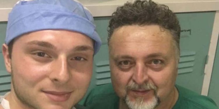 Alldaynews.gr «Σαν σήμερα Πατέρα θα έκλεινες τα 56 σου χρόνια» – Ραγίζει καρδιές το μήνυμα του γιου του αδικοχαμένου χειρουργού Στέλιου Κούτσια