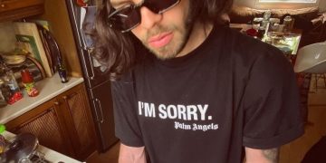 Άγγελος Λάτσιος: “Έριξε” το Instagram με τη γυμνή φωτογραφία που ανέβασε![photo]