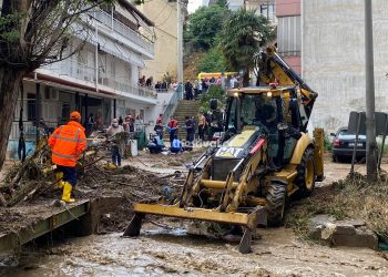 Θεσσαλονίκη – Τραγωδία λόγω κακοκαιρίας: Παρασύρθηκε με το όχημά του και πνίγηκε (φωτο & video)