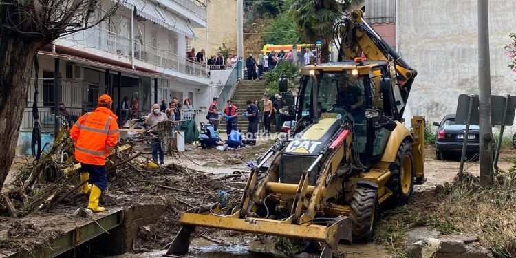Alldaynews.gr Θεσσαλονίκη – Τραγωδία λόγω κακοκαιρίας: Παρασύρθηκε με το όχημά του και πνίγηκε (φωτο & video)
