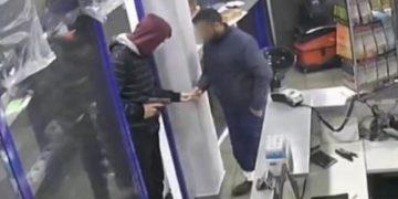 Αυτός είναι ο Αστυνομικός που λήστευε υπαλλήλους σε βενζινάδικα με το υπηρεσιακό περίστροφο[Φωτογραφίες]