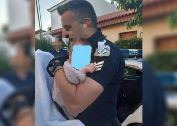 Γλυκά Νερά: «Ο αστυνομικός που κρατούσε το μωρό τον είχε καταλάβει από την πρώτη στιγμή»… (ΦΩΤΟ, video)