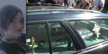 Ολοκληρώθηκε η τραγωδία: Πλήθος κόσμου στην κηδεία της Γλυκερίας –  Τραγικές φιγούρες τα παιδιά & ο σύζυγός της (φωτο, video)