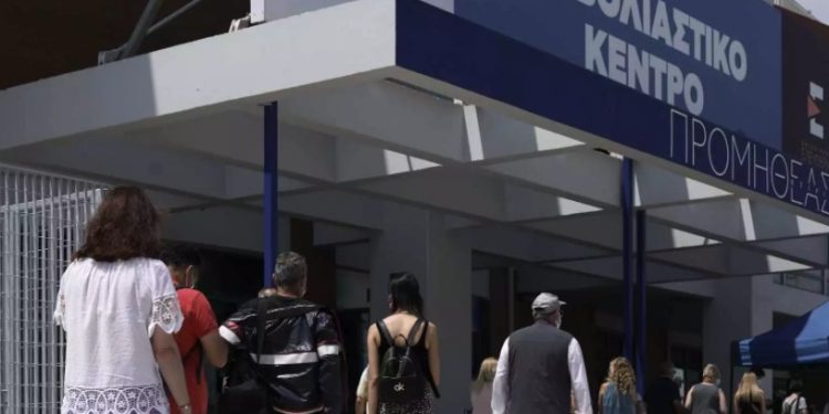 Alldaynews.gr Υποχρεωτικός εμβολιασμός: Ποια επαγγέλματα μπαίνουν στο μικροσκόπιο