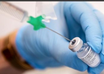 Κορωνοϊός: Συμπτώματα μετά τον εμβολιασμό – Ποια είναι συνήθως και πόσο πρέπει να μας ανησυχούν