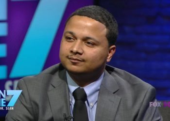 Εκατομμυριούχος: Τον εγκατέλειψαν όταν ήταν μωρό σε κάδους σκουπιδιών, τον κορόιδευαν στο σχολείο, αλλά…