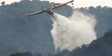 Alldaynews.gr Φωτιά τώρα στη Βραυρώνα Αττικής – Σηκώθηκαν δυο αεροπλάνα κι ένα ελικόπτερο