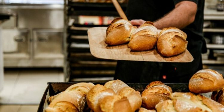 Alldaynews.gr Εργατικό ατύχημα σε φούρνο τα ξημερώματα-Του πήρε ο κύλινδρος το χέρι