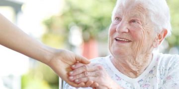 Ξαναρχίζουν τα επισκεπτήρια σε Μονάδες Φιλοξενίας Ηλικιωμένων και Δομές Ευάλωτων Ομάδων