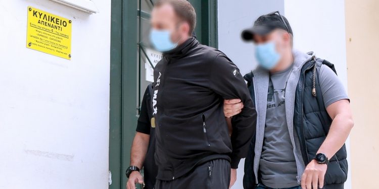 Alldaynews.gr Έγκλημα στα Γλυκά Νερά: Άλλος έτρωγε ξύλο στη ΓΑΔΑ για να ομολογήσει ότι αυτός το έκανε