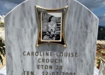 Η οικογένεια της Καρολάιν «σκέφτεται να αλλάξει την ταφόπλακά της»