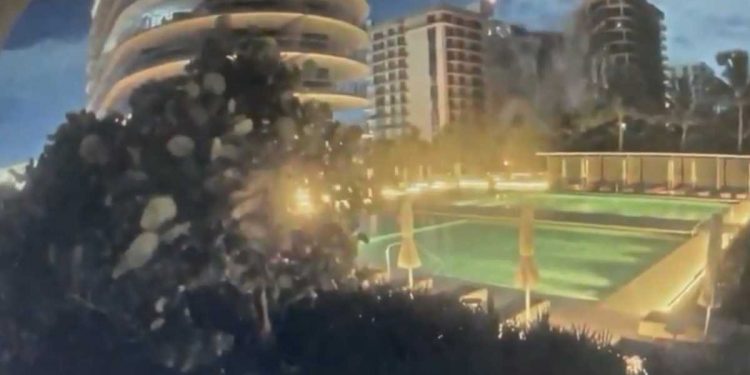 Alldaynews.gr Μαϊάμι: Η στιγμή που το θηριώδες κτίριο καταρρέει – Σοκαριστικό βίντεο