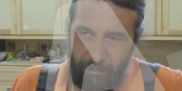 Alldaynews.gr Γλυκά Νερά: Συγκλονιστική μαρτυρία από τον μαραγκό που επισκεύασε τη σπασμένη πόρτα στο σπίτι του πιλότου και της Καρολάιν