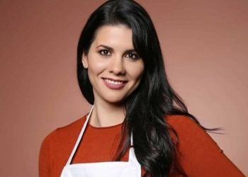 MasterChef: Αγνώριστη η Μαρίνα!  Οι πόζες με μαγιό και κατακόκκινα μαλλιά
