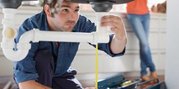 Alldaynews.gr Έστειλε κατά λάθος γυμνή φωτογραφία της σε τρεις ανθρώπους που ήθελε να εργαστούν στο σπίτι της