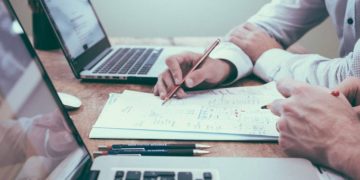 Μου χρώσταγε 600 ευρώ για τα ιδιαίτερα του παιδιού της γιατί αγόραζε γούνες και μου τις έδειχνε