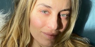 Ελεονώρα Μελέτη σε Λατινοπούλου: Άκου κάτι… όταν με δει ο ήλιος, ναι έχω μουστάκι!