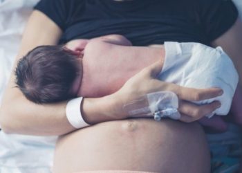 Θρίλερ με νεκρό βρέφος δύο ημερών – Η περιπέτεια της μητέρας του με τον κορωνοϊό