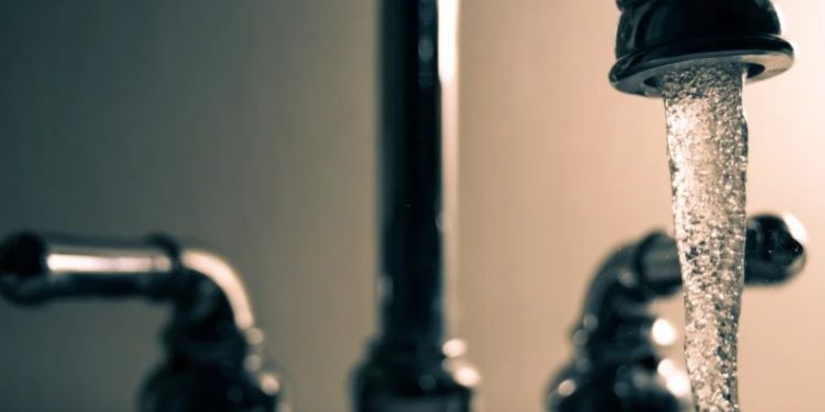 Επικίνδυνο νερό για βρέφη και παιδιά σε 9 πόλεις της Ελλάδας