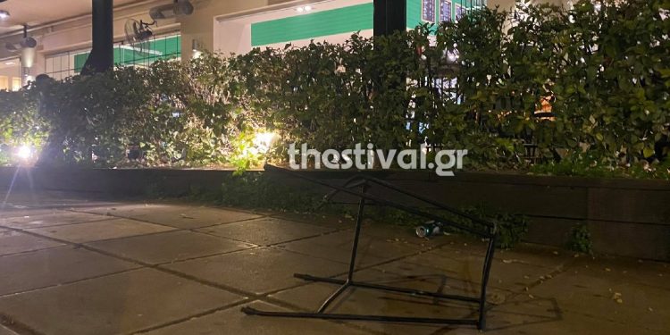 Alldaynews.gr ΠΡΙΝ ΛΙΓΟ στη Θεσσαλονίκη: Τριάντα ροπαλοφόροι επιτέθηκαν σε παρέα που καθόταν σε καφετέρια (φωτο)