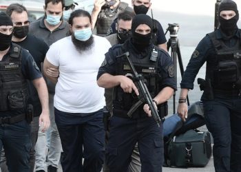 Alldaynews.gr Επίθεση με βιτριόλι σε μητροπολίτες: Στον εισαγγελέα χωρίς ράσα ο ιερέας – δράστης