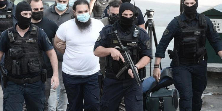 Alldaynews.gr Επίθεση με βιτριόλι σε μητροπολίτες: Στον εισαγγελέα χωρίς ράσα ο ιερέας – δράστης