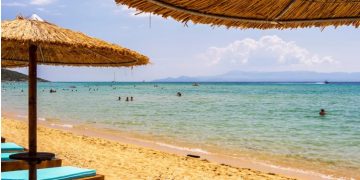 Alldaynews.gr Αγία Μαρίνα: Πακιστανοί ξεγύμνωσαν 25χρονη που πήγε για μπάνιο-Μετέδιδαν live την επίθεση