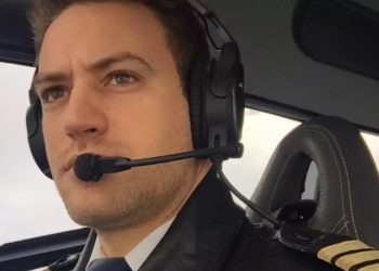 Γλυκά Νερά: “Κλειδαμπαρωμένοι” στο σπίτι οι γονείς του πιλότου – Δεν τον έχουν δει μετά την ομολογία[video]