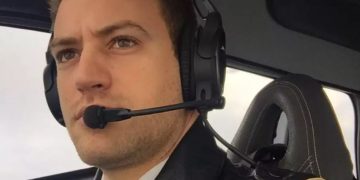 Γλυκά Νερά: “Κλειδαμπαρωμένοι” στο σπίτι οι γονείς του πιλότου – Δεν τον έχουν δει μετά την ομολογία[video]