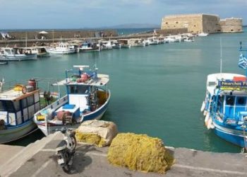 Μάχη για τη ζωή του δίνει ο επιχειρηματίας που έπεσε από μεγάλο ύψος στο λιμάνι…