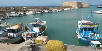 Μάχη για τη ζωή του δίνει ο επιχειρηματίας που έπεσε από μεγάλο ύψος στο λιμάνι…