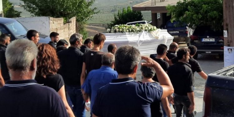 Ένα τεράστιο “Γιατί”-Θρήνος στην κηδεία του 20χρονου Θανάση-Βιάστηκε να φύγει Νωρίς[photos]