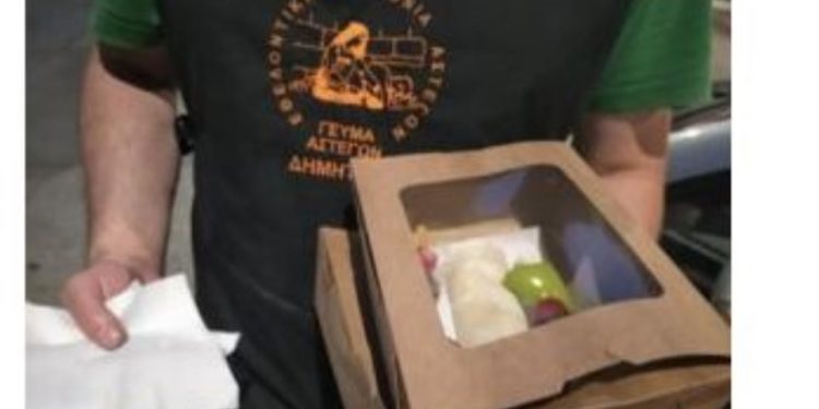 Alldaynews.gr Θεσσαλονίκη: Νιόπαντρο ζευγάρι μοίρασε γαμήλια γεύματα σε άστεγους